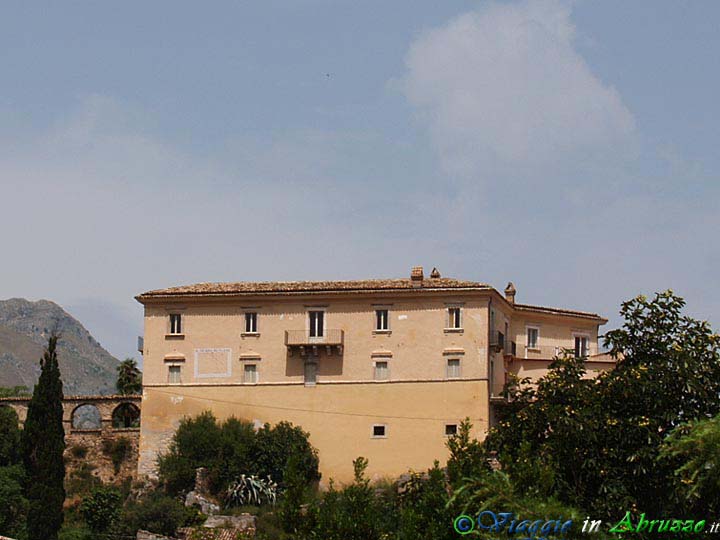 04-P6221865+.jpg - 04-P6221865+.jpg - Il Palazzo Mazzara, chiamato anche il "Castelluccio".