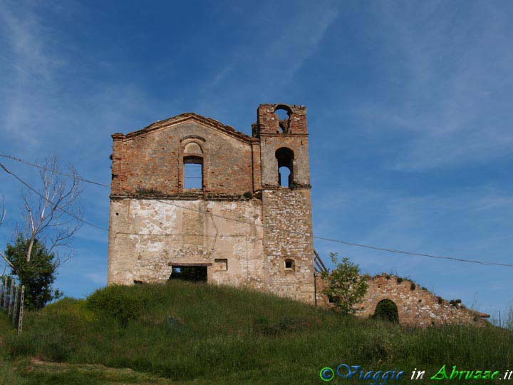 18-P5127178+.jpg - 18-P5127178+.jpg - Le rovine di un'antica chiesa di Bellante.