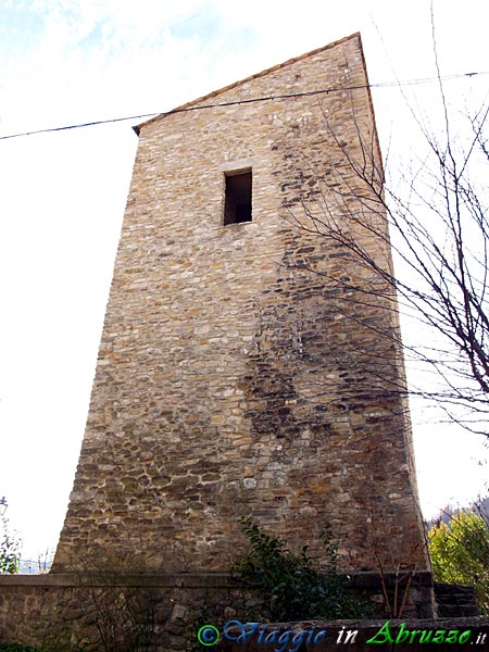 07-P1010905+.jpg - 07-P1010905+.jpg - La torre di avvistamento medievale (XII sec.).