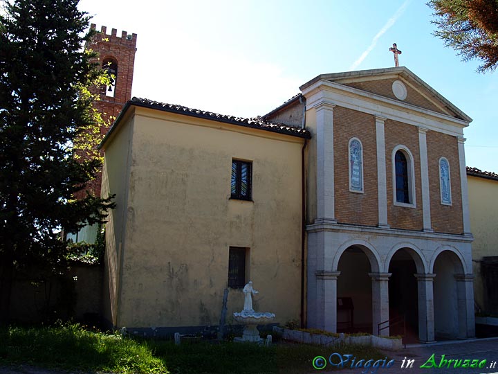 16-P5187917+.jpg - 16-P5187917+.jpg - Il convento dei Cappuccini, fuori dalla città.