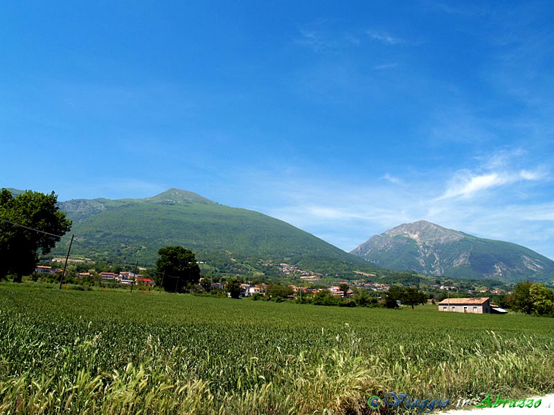 20-P5188237+.jpg - 20-P5188237+.jpg - Panorama da Campovalano di Campli.