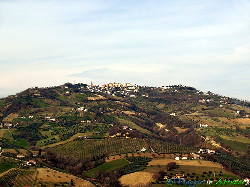 01-P1011295+.jpg - 01-P1011295+.jpg - Panorama della cittadina famosa per il "Tacchino alla canzanese".