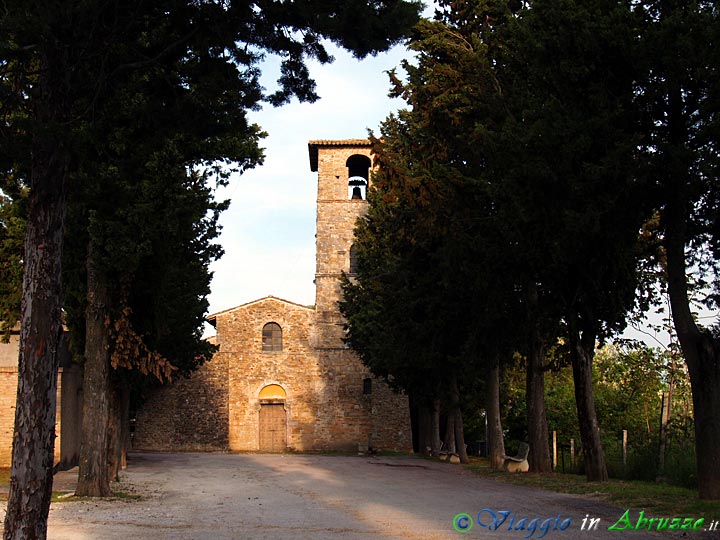11-P5127313+.jpg - 11-P5127313+.jpg - L'antica chiesa romanica di S. Salvatore (XI sec.).