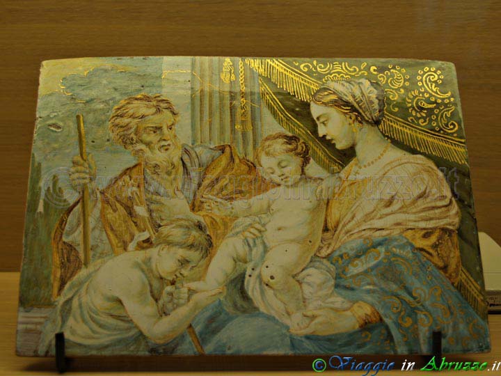 25-P4013602+.jpg - 25-P4013602+.jpg - Museo della Ceramica di Castelli: Mattonella del celebre maestro Carl'Antonio Grue (Castelli, 1655-1723), raffigurante "La Sacra Famiglia con San Giovannino".
