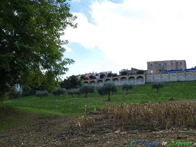 02-PA037772+.jpg - 02-PA037772+.jpg - Panorama del borgo.