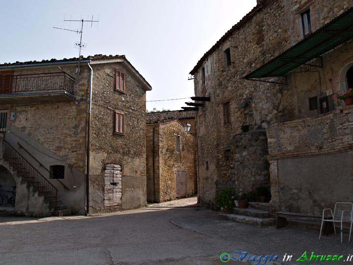 14-P8208992+.jpg - 14-P8208992+.jpg - Il piccolo borgo medievale di Castrum Leonis Vallis (Castiglione della Valle).