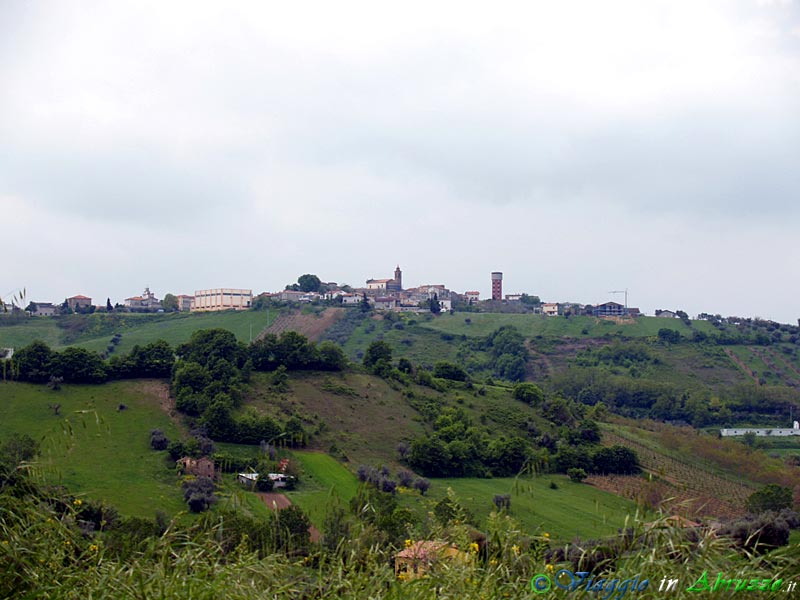 01-P5025473+.jpg - 01-P5025473+.jpg - Panorama di Controguerra, "Città del Vino".