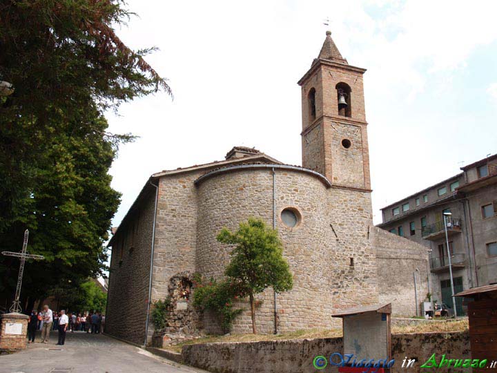 15-P7022419+.jpg - 15-P7022419+.jpg - La chiesa parrocchiale dei SS. Pietro e Paolo nella frazione Nerito (830 m. slm.), dove è attualmente ubicata la sede municipale.