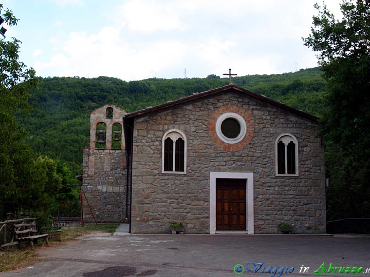 29-P7022442+.jpg - 29-P7022442+.jpg - La chiesa dei SS. Proto e Giacinto nella frazione Senarica (639 m. slm.).