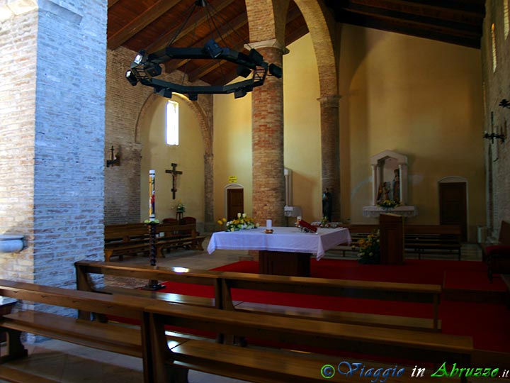 29-P3302924+.jpg - 29-P3302924+.jpg - Giulianova Lido: l'antica chiesa di S. Maria a Mare (XIV sec.).