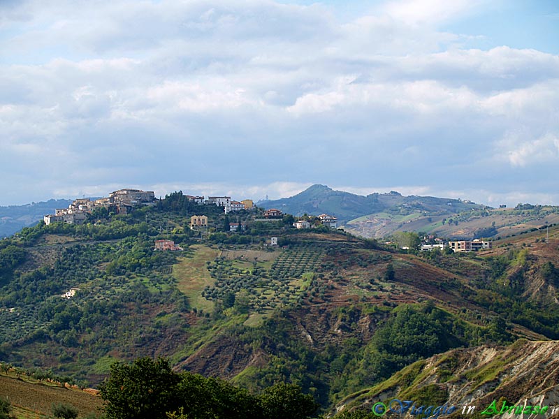 01-PA037720+.jpg - 01-PA037720+.jpg - Panorama dell'antico borgo di Montefino e del territorio circostante.
