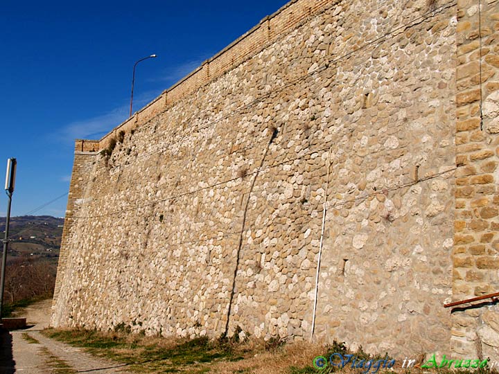 18-P1010754+.jpg - 18-P1010754+.jpg - Le antiche mura di cinta.