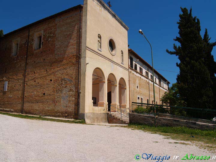 18-P5126942+.jpg - 18-P5126942+.jpg - Il convento dei Sette Santi Fratelli, poco lontano dal centro abitato.
