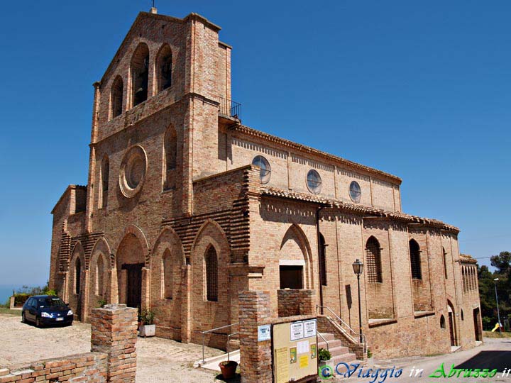 23-P5127020+.jpg - 23-P5127020+.jpg - La chiesa di Santa Maria Assunta, nel borgo medievale di Montone, frazione di Mosciano S. A.