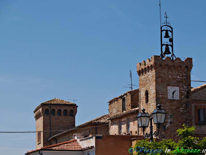 25-P5127018+.jpg - 25-P5127018+.jpg - Il borgo medievale di Montone, frazione di Mosciano S. Angelo.