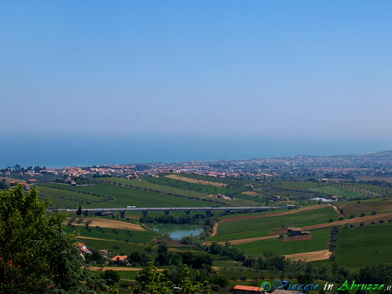 30-P5127055+.jpg - 30-P5127055+.jpg - Panorama dal borgo medievale di Montone, frazione di Mosciano S. A.