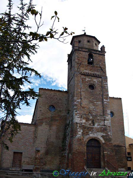 34-P1011565+.jpg - 34-P1011565+.jpg - L'antica chiesa di S. Silvestro, nella frazione Mutignano, borgo di origine medievale ed ex sede municipale.