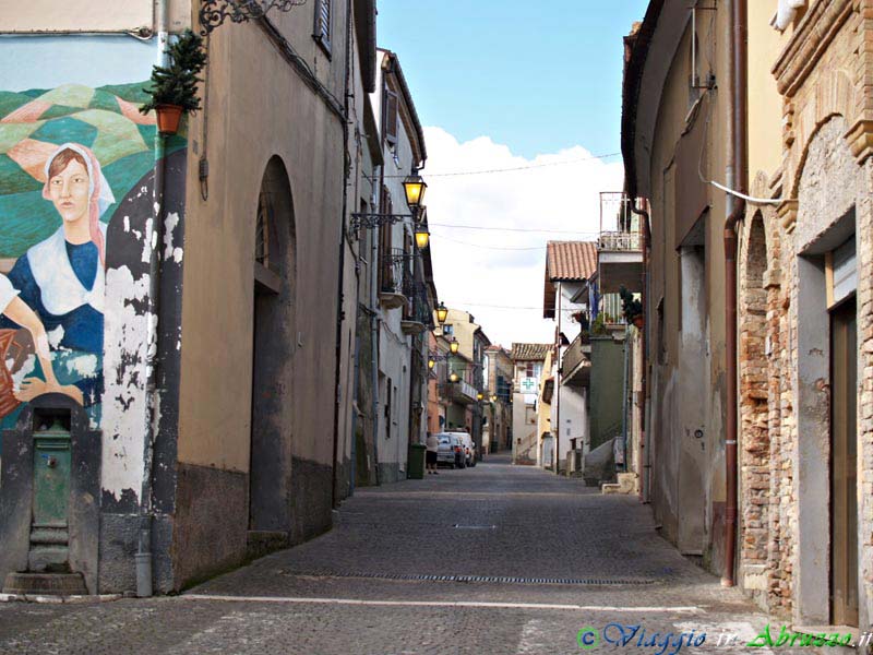35-P1011562+.jpg - 35-P1011562+.jpg - La frazione Mutignano (ex sede municipale), antico borgo di origine medievale.