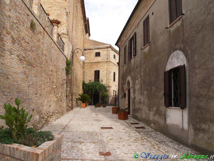 28-P8035964+.jpg - 28-P8035964+.jpg - Il borgo medievale di Montepagano, frazione di Roseto degli Abruzzi.