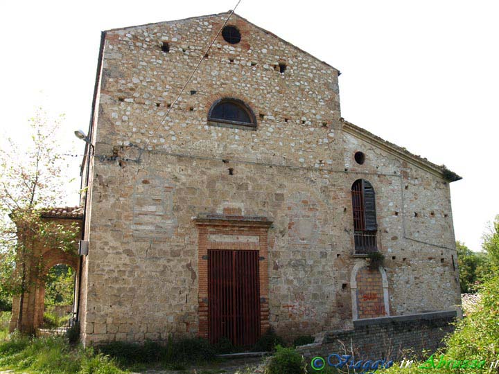 12-P5025723+.jpg - 12-P5025723+.jpg - L'antica chiesa di S. Maria della Misericordia o "ad Palatium", nel suggestivo borgo di origine longobarda di Faraone Vecchio.