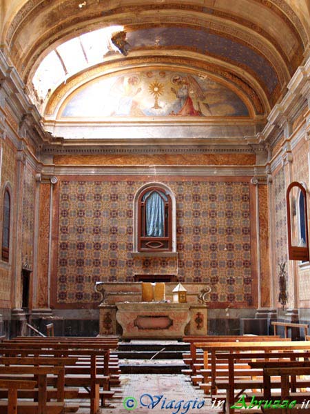 13-P5025718+.jpg - 13-P5025718+.jpg - L'antica chiesa di S. Maria della Misericordia o "ad Palatium", nel suggestivo borgo di origine longobarda di Faraone Vecchio.