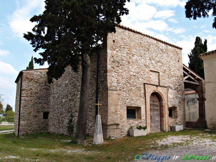08-P5025738+.jpg - 08-P5025738+.jpg - La chiesa romanica di S. Massimo in Varano (XI sec.).