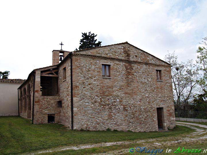 10-P5025741+.jpg - 10-P5025741+.jpg - La chiesa romanica di S. Massimo in Varano (XI sec.).