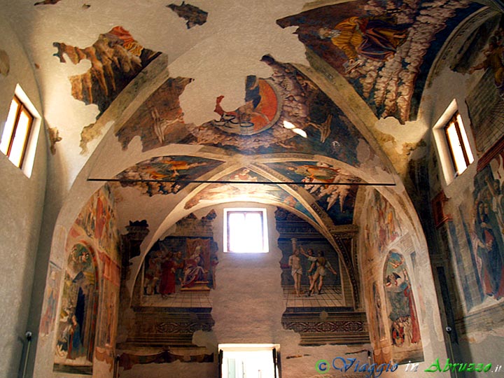 17-P8167665+.jpg - 17-P8167665+.jpg - Gli affreschi cinquecenteschi di G. Bonfini nella piccola chiesa rinascimentale della Misericordia.