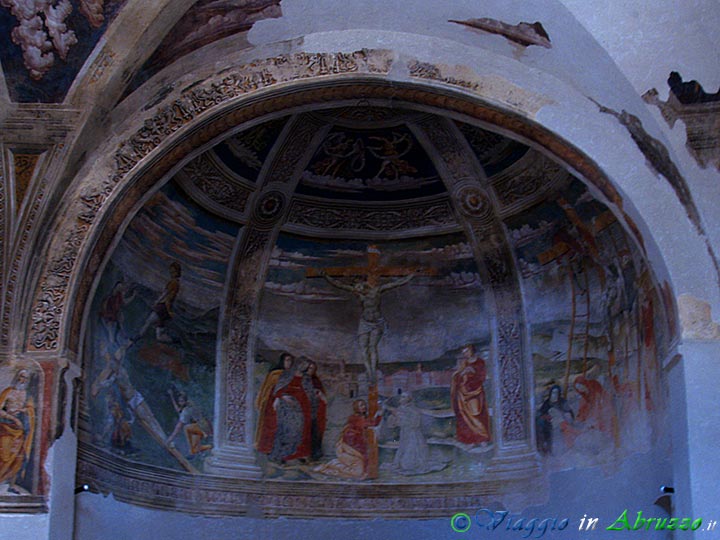 18-P8167639+.jpg - 18-P8167639+.jpg - Gli affreschi cinquecenteschi di G. Bonfini nella piccola chiesa rinascimentale della Misericordia.