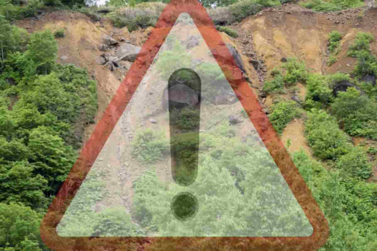 La frana, che si è verificata nella tarda serata di ieri, ha interessato un’area già monitorata per la sua instabilità