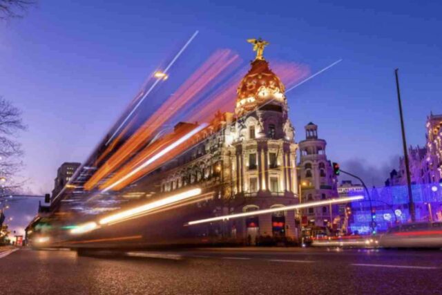 La crescita dell’interesse verso la street art riflette un cambiamento più ampio nel modo in cui le città valorizzano